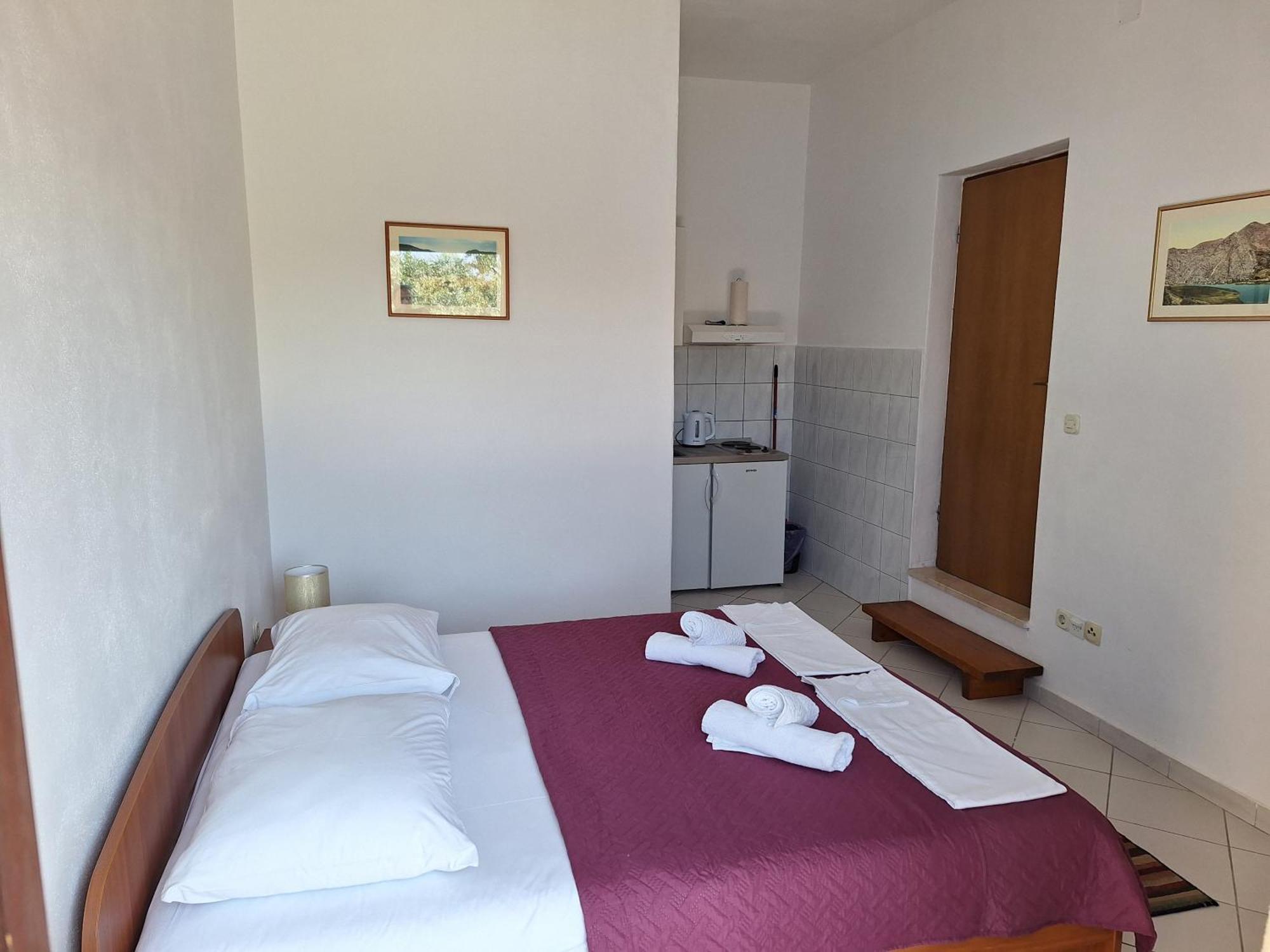 Ante Apartment *
